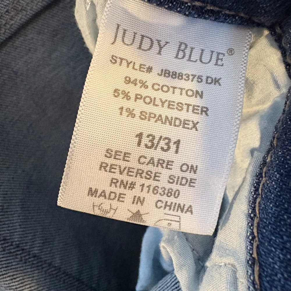 Judy Blue Cropped Straight Jeans Dark Wash Distressed Frayed Hem Size 13‎ 31 - Picture 9 of 10
